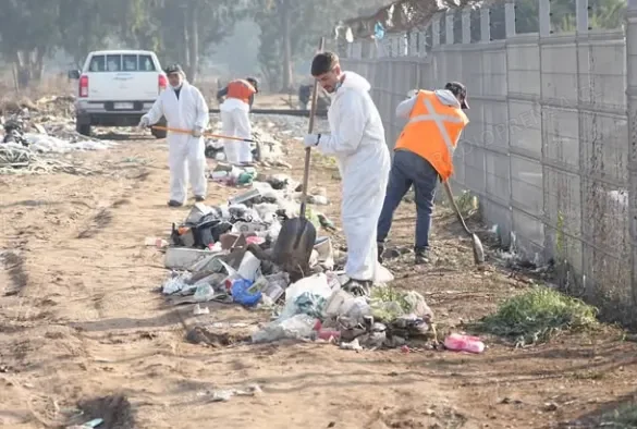 Realizan operativo de limpieza en foco de microbasural en sector poniente de Melipilla