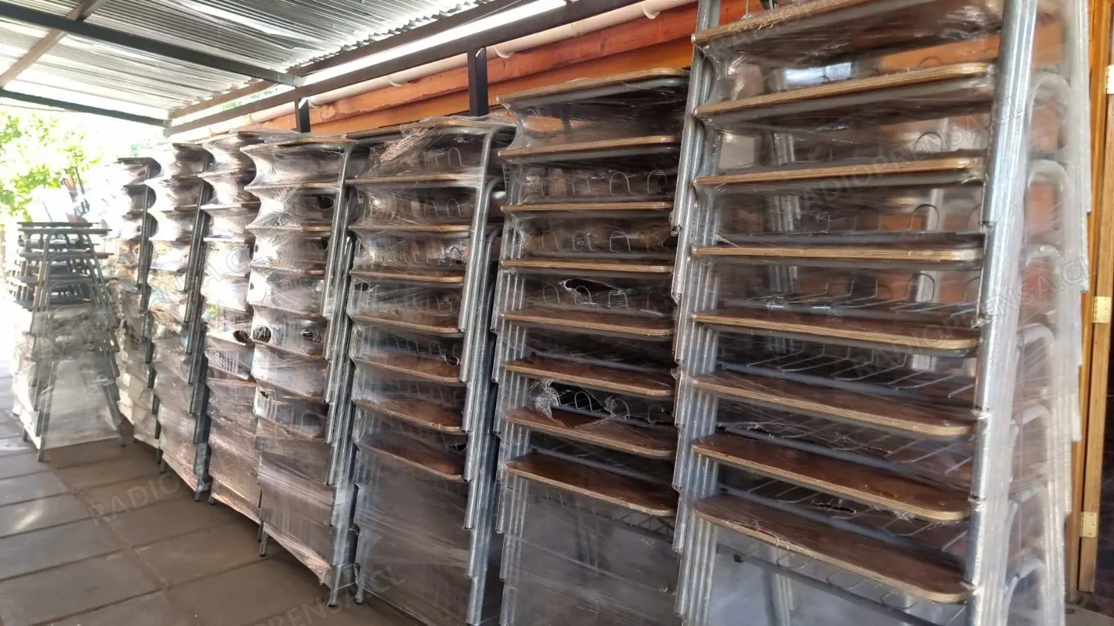 Alhué invierte más de $51 millones en renovación de mobiliario escolar