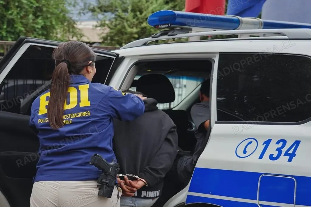 Dos detenidos tras operativo antidrogas de la PDI en población EMOS de Melipilla