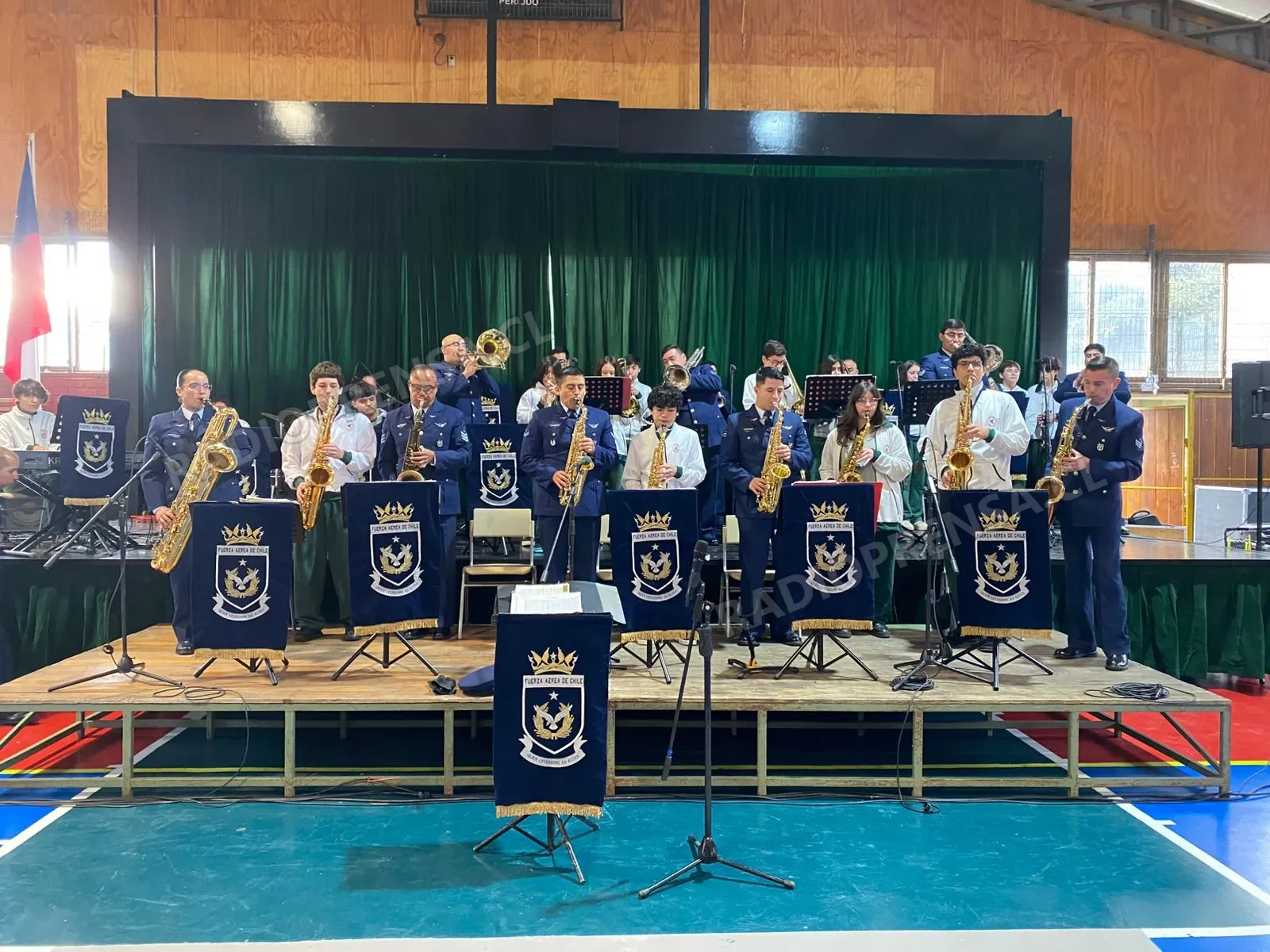Big Band de la Fuerza Aérea entregó música y alegría en Colegio Melipilla
