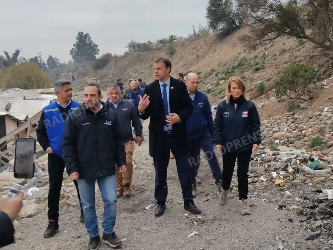 Delegado Presidencial Regional Germán Codina, inspecciona campamento en riesgo a orillas del Río Mapocho en Talagante