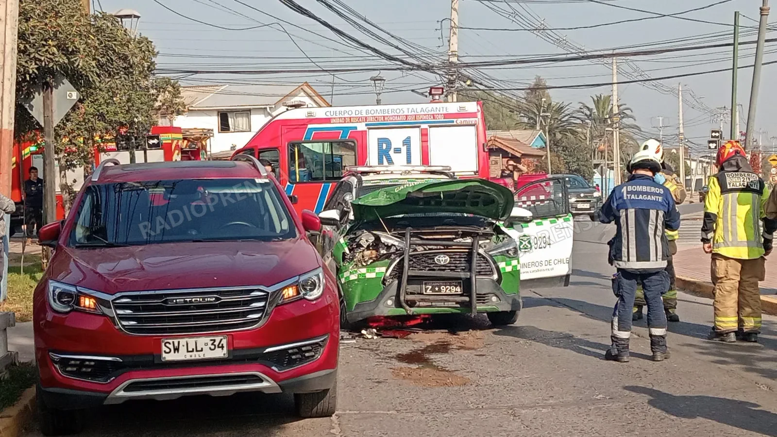 Cuatro lesionados deja accidente entre carro policial y camioneta en Talagante