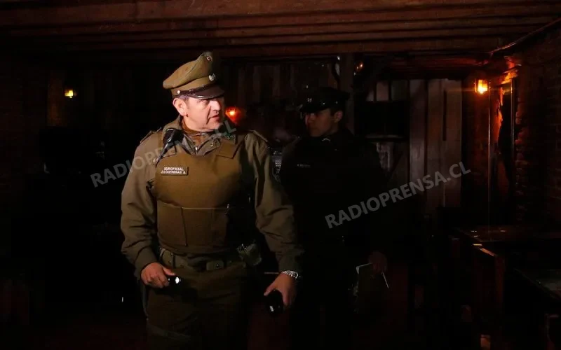A punta de cuchillo delincuente roba celular y documentos a trabajador boliviano
