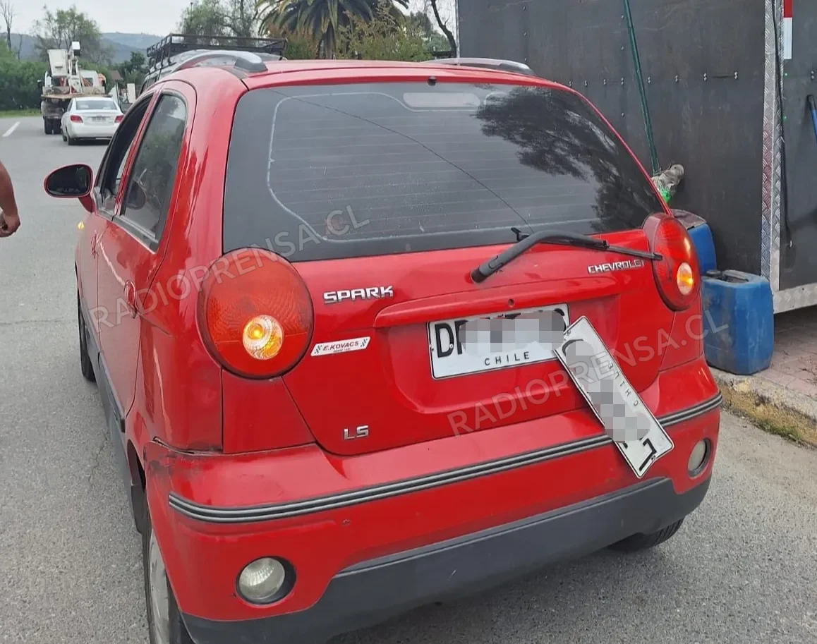 Cámaras municipales detectan vehículo con patente sobrepuesta y Carabineros detiene a conductor en María Pinto