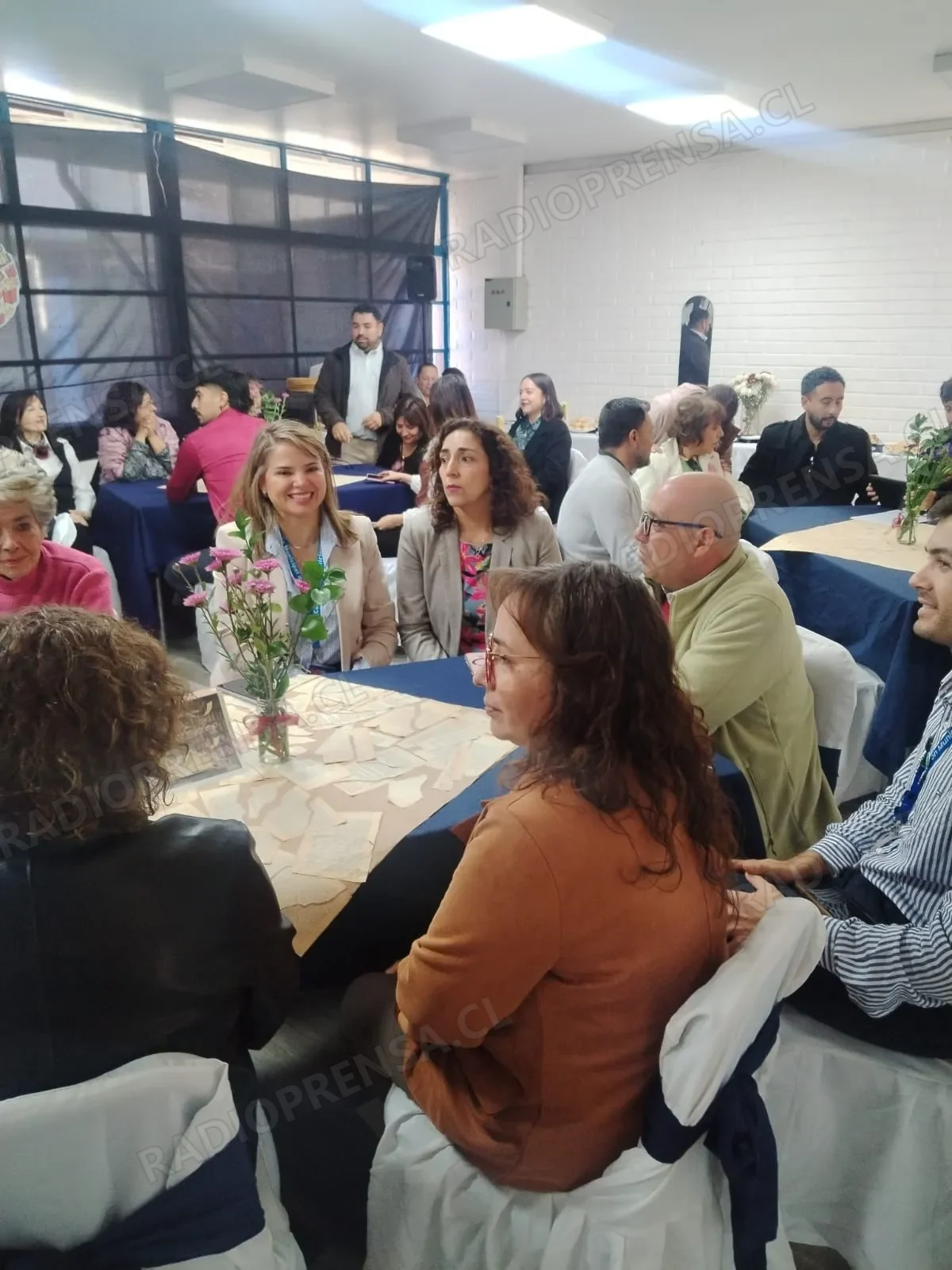 Liceo Hermanos Sotomayor premia a ganadores del concurso "Versos Diversos" en un emotivo Café Literario