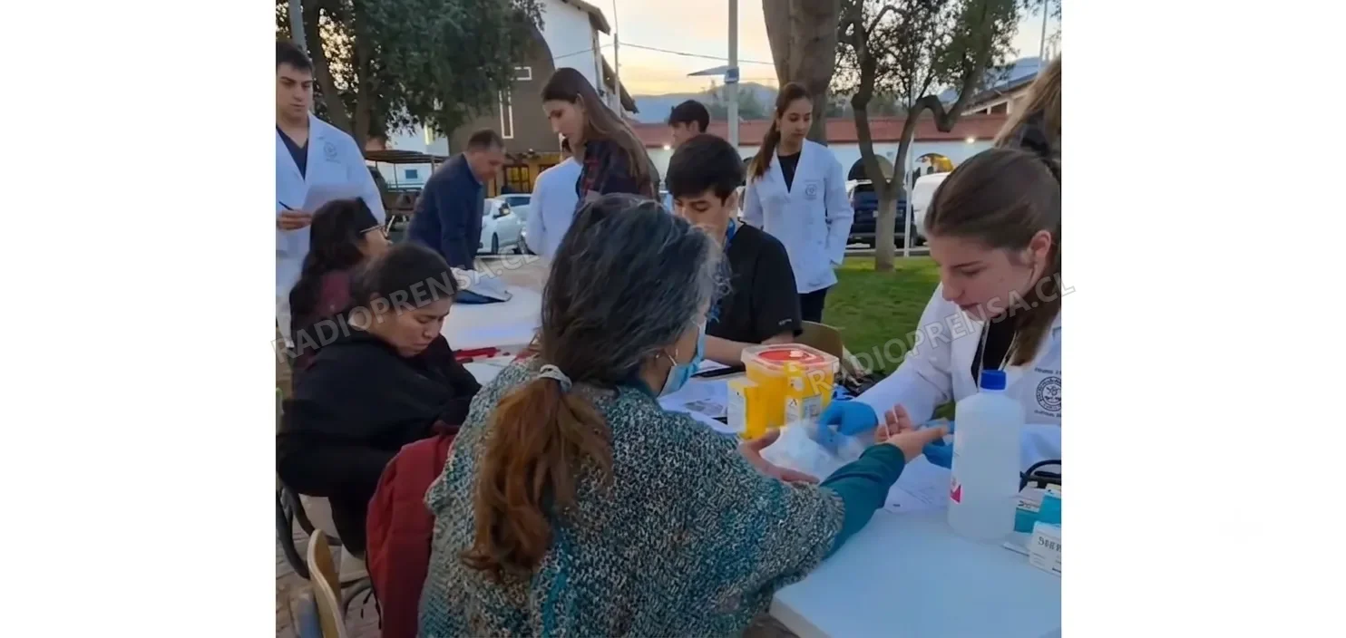 Estudiantes de Medicina de la Universidad de los Andes realizaron exitoso operativo de salud en Curacaví