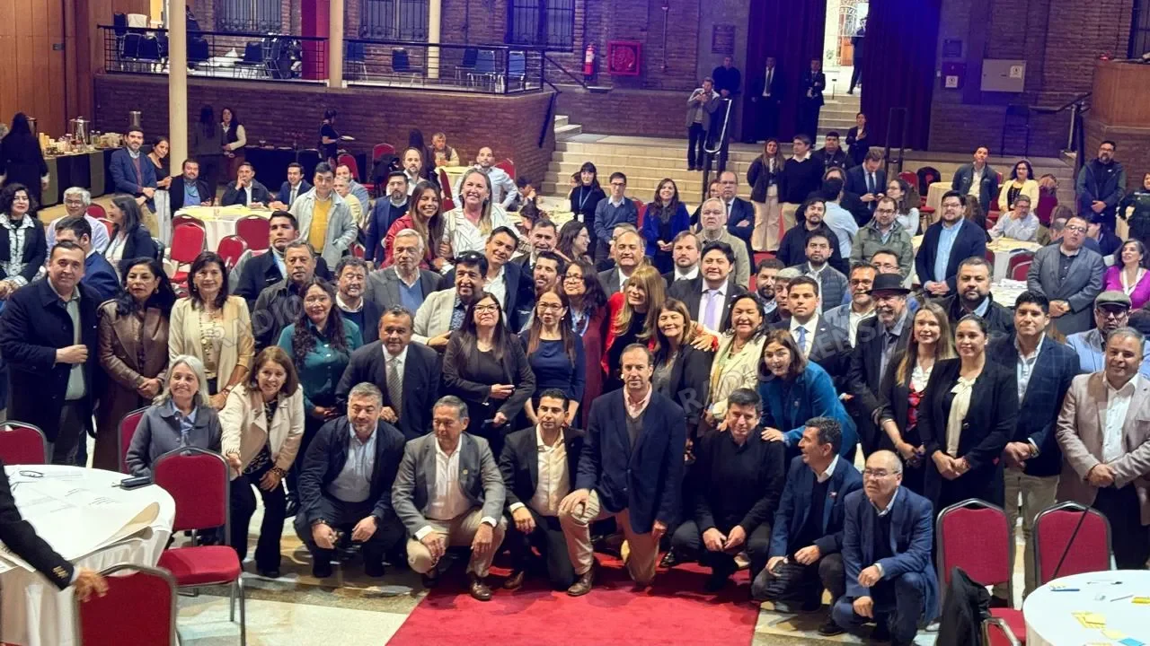 Alcaldes plantean problemas del suministro eléctrico en encuentro con el Ministerio de Energía
