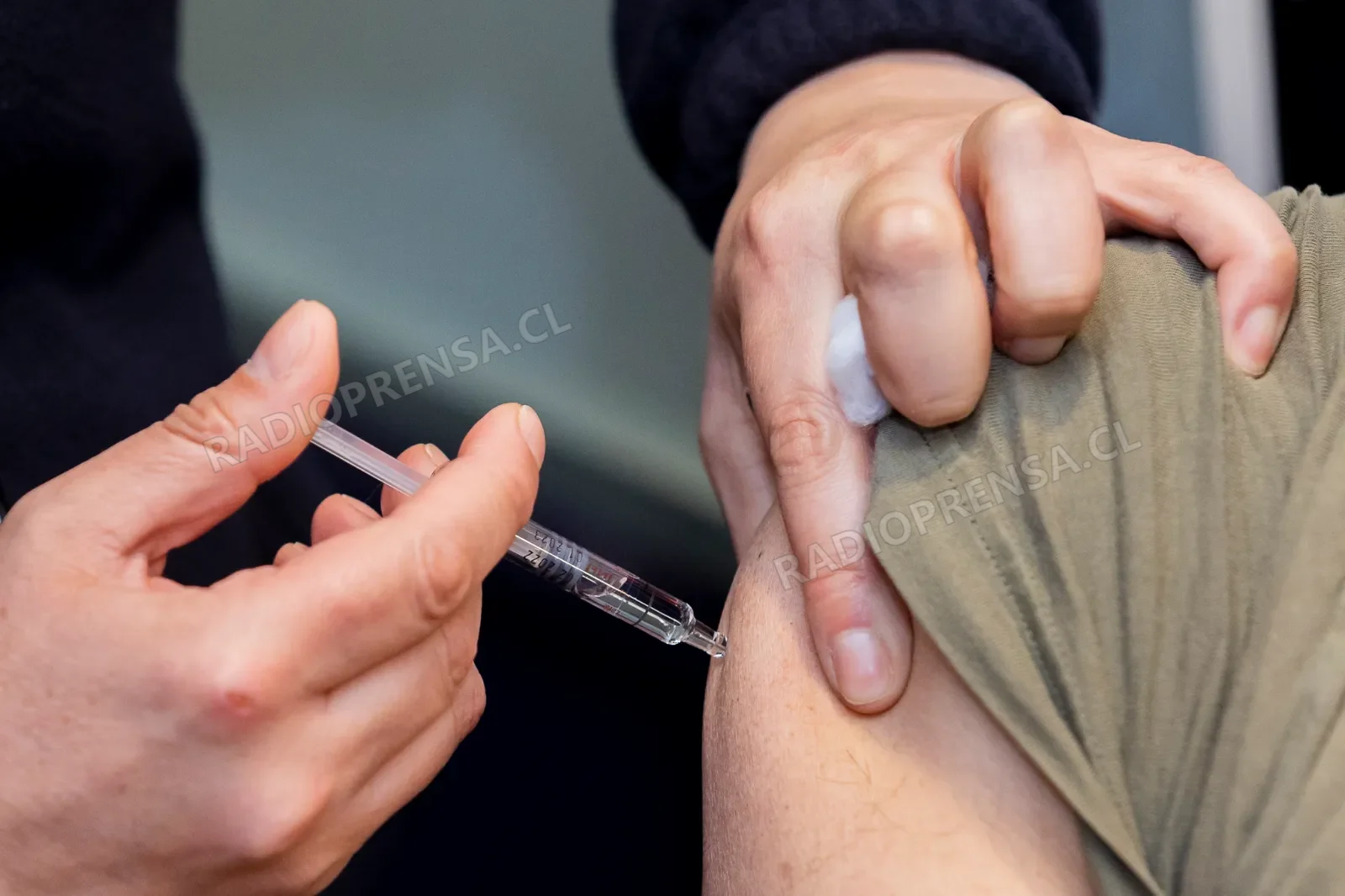 Salud Melipilla refuerza llamado a vacunarse tras apertura de campaña para toda la población