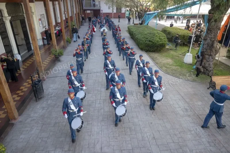 Banda del Liceo Politécnico de Melipilla rindió homenaje a Ignacio Serrano en ceremonia del Mes del Mar en la USACH