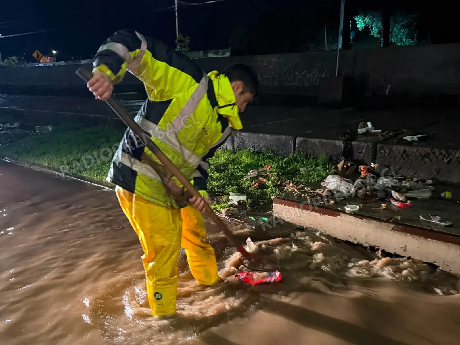 La intensa lluvia y las fuertes ráfagas de viento pusieron a prueba a los equipos de emergencia en Melipilla
