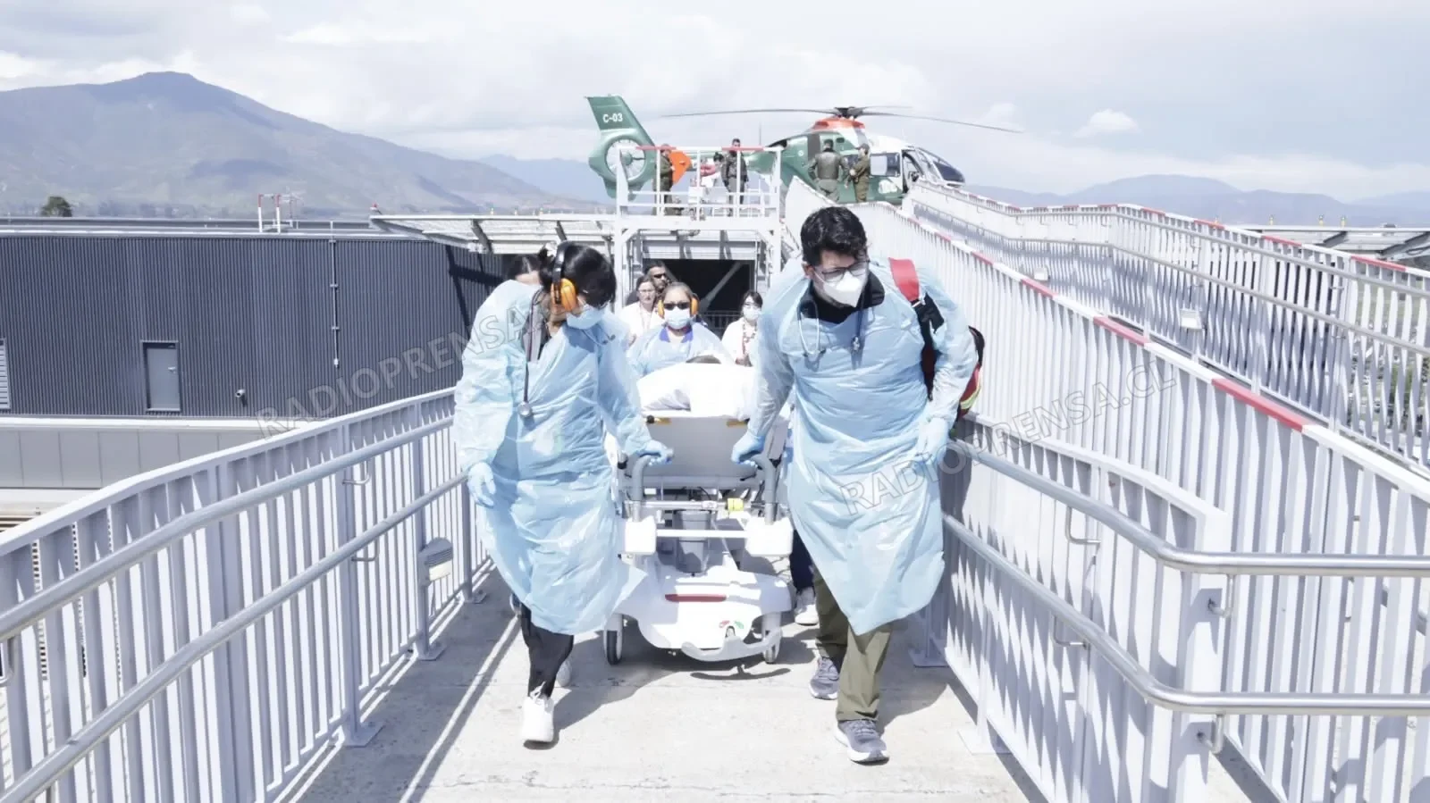 Hospital de Melipilla realiza simulacro de traslado aeromédico con apoyo de Carabineros