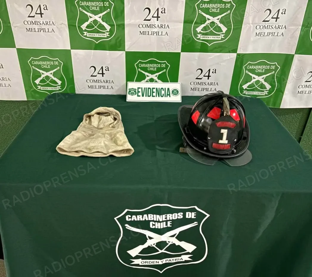 Detienen a individuo vendiendo casco de Bomberos robado