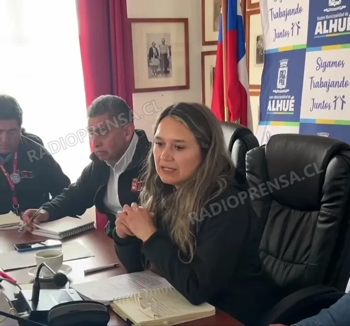 Alcaldesa de Alhué aborda avances y desafíos de la salud municipal junto a dirigentes vecinales