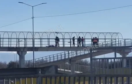 Hallazgo de cuerpo sin vida en pasarela de la Ruta 78 moviliza a Carabineros en Padre Hurtado
