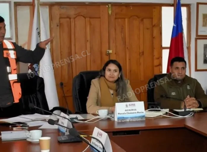 Municipio de Alhué coordina acciones preventivas ante anuncio de sistema frontal y planifica simulacro comunal