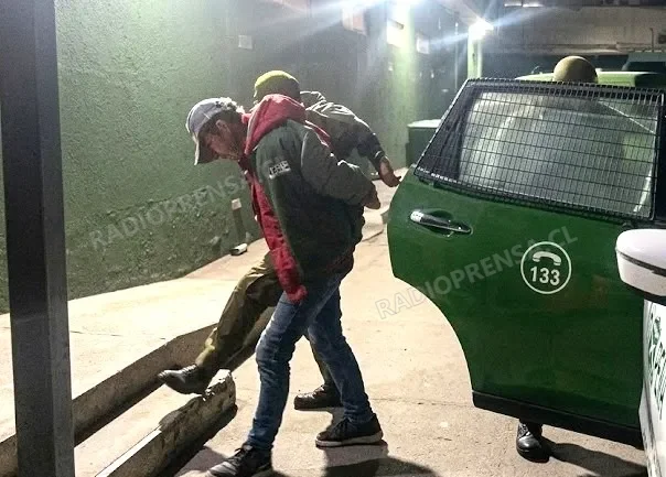 Carabineros detiene a dos personas por tráfico de drogas en población Nueva Peñaflor