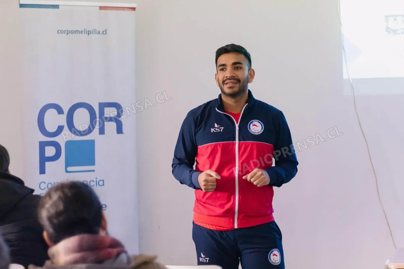 Deportista melipillano motivó a estudiantes con su historia de superación