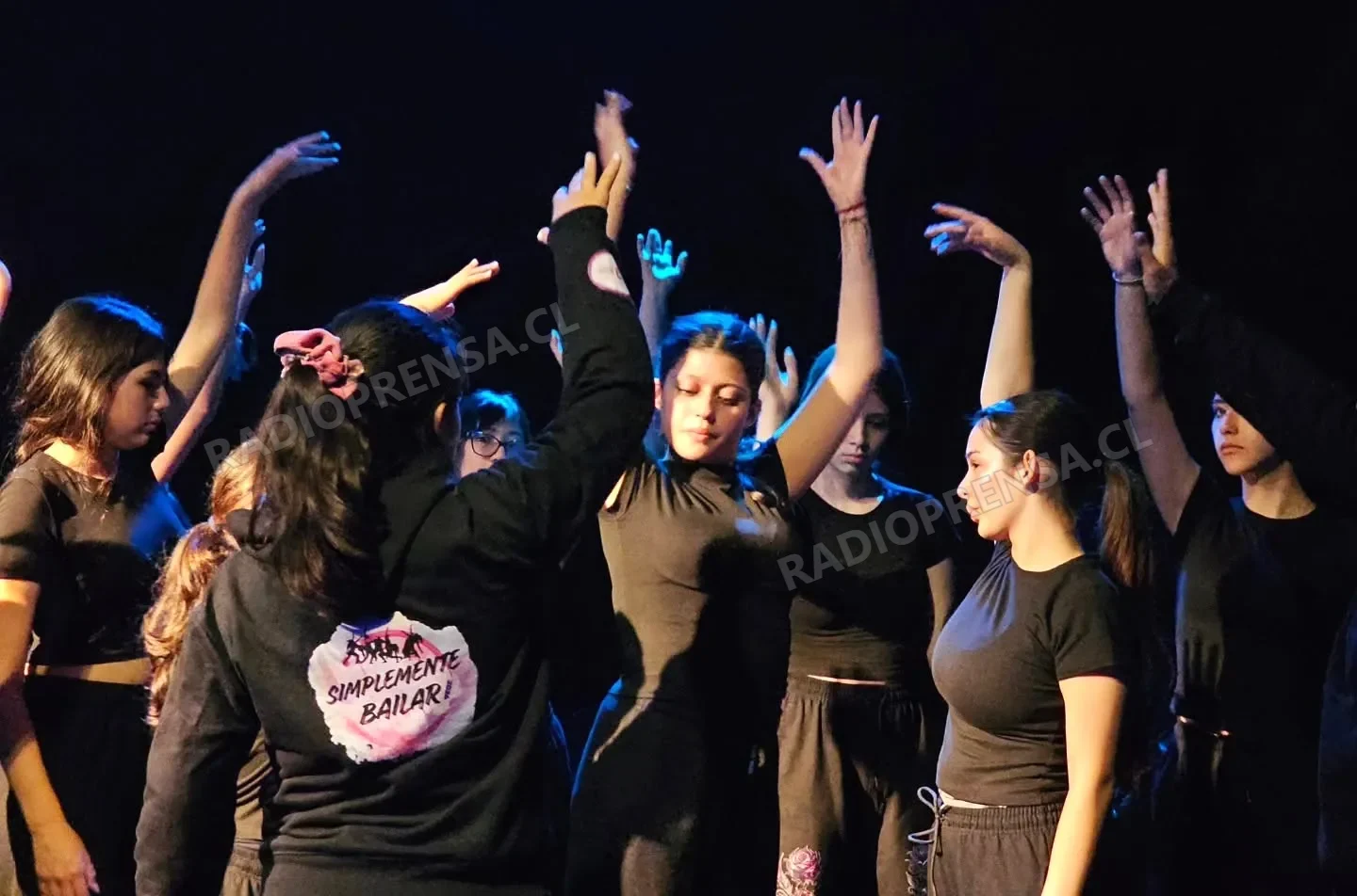 Jóvenes de Isla de Maipo culminaron programa de danza con dos funciones a sala llena