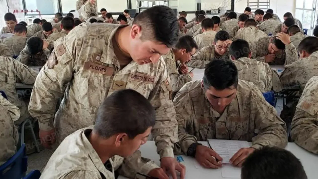 Jóvenes nacidos en 2008 ya pueden revisar proceso del Servicio Militar 2026
