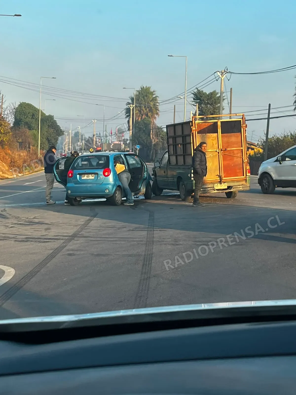 Colisión de mediana energía en sector Esmeralda deja un lesionado