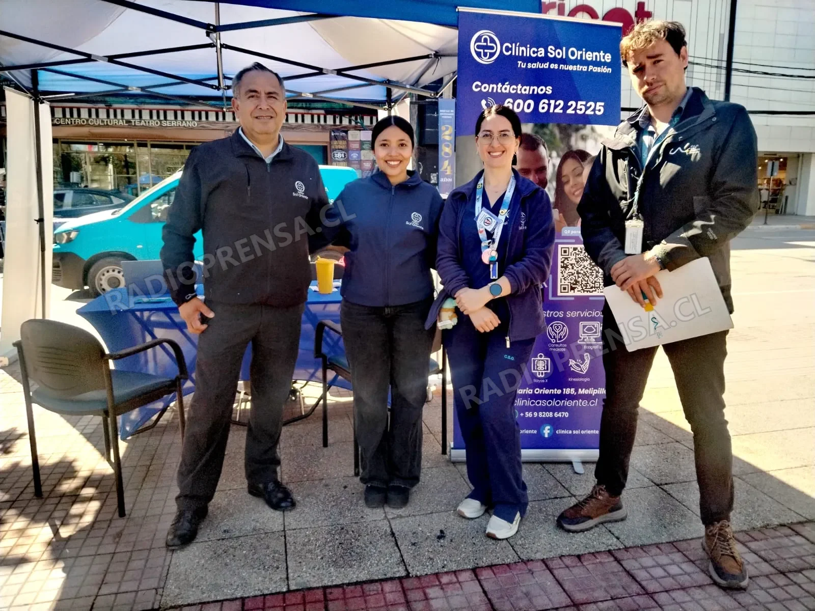 Clínica Sol Oriente celebra su primer año en Melipilla con stand informativo en la Plaza de Armas