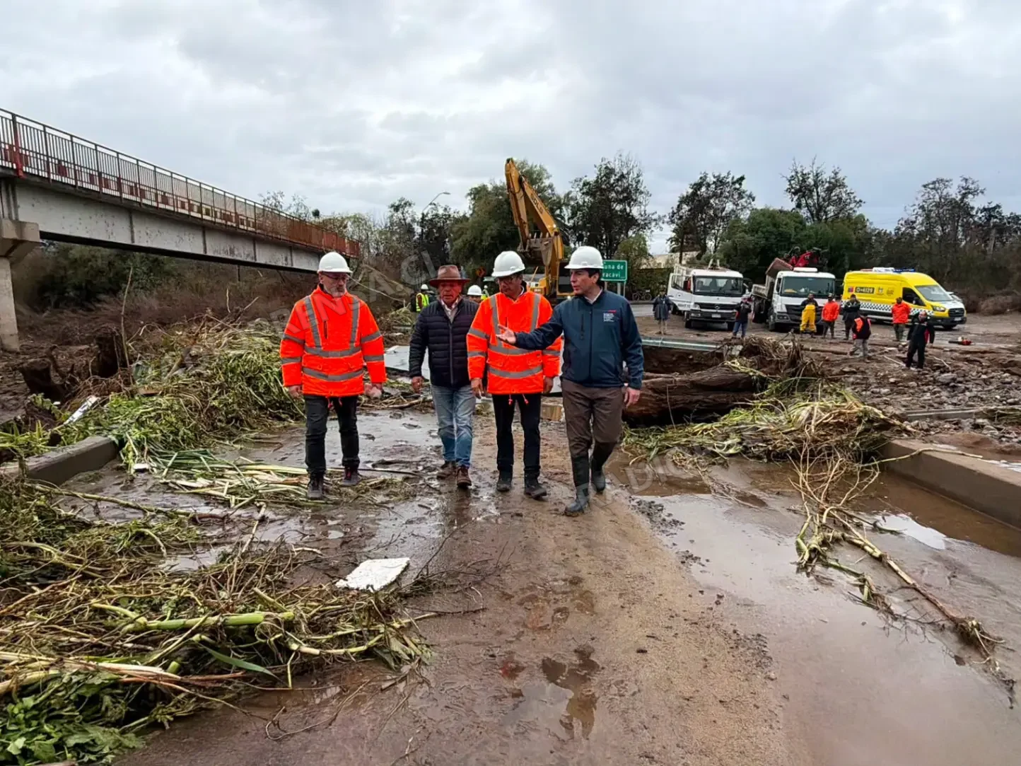 Delegado provincial y alcalde de Curacaví coordinan acciones para restablecer la conectividad vial