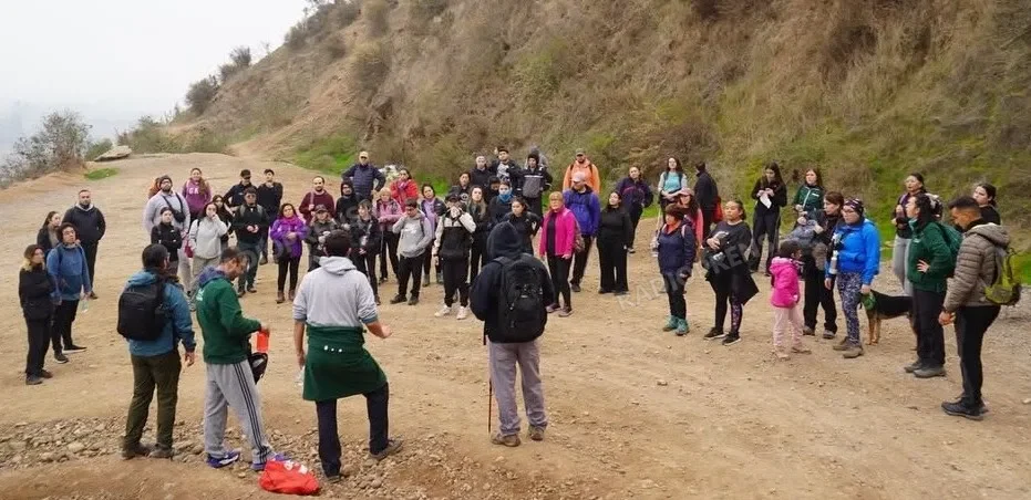 Trekking al Cerro La Campana y la Cueva de Los Brujos marcó celebración del Día del Medio Ambiente en Talagante