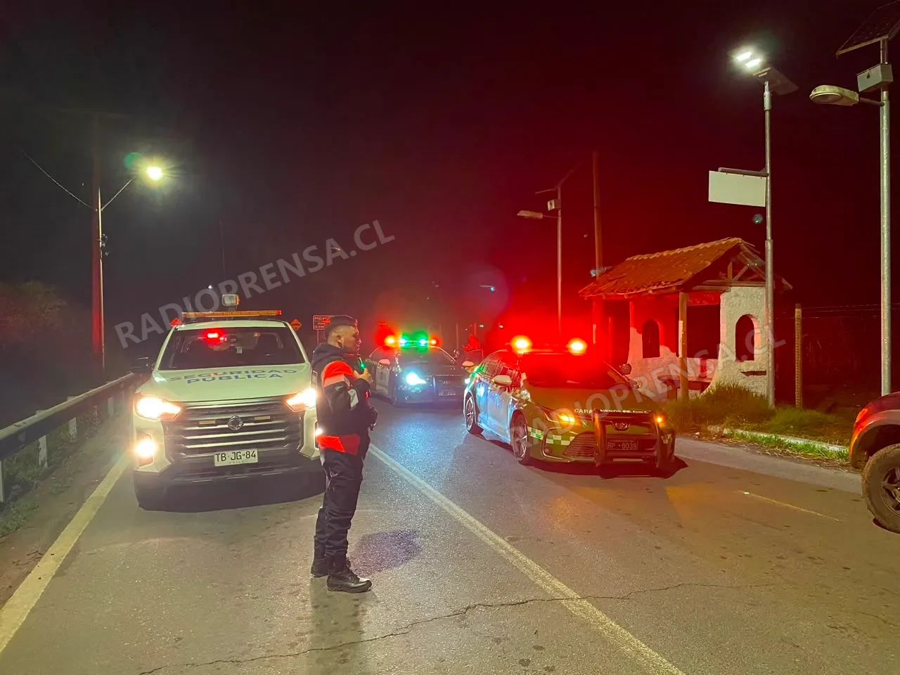 Detienen a dos adolescentes tras violento robo de camioneta en María Pinto