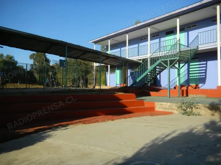 Adolescente es formalizada tras ser sorprendida con arma de fogueo en colegio de Melipilla