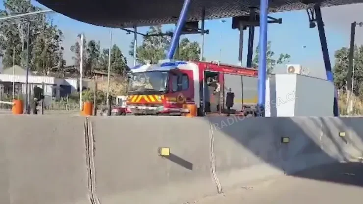 Proyecto de ley busca liberar a Bomberos del pago de peajes en todo momento y no solo en emergencias