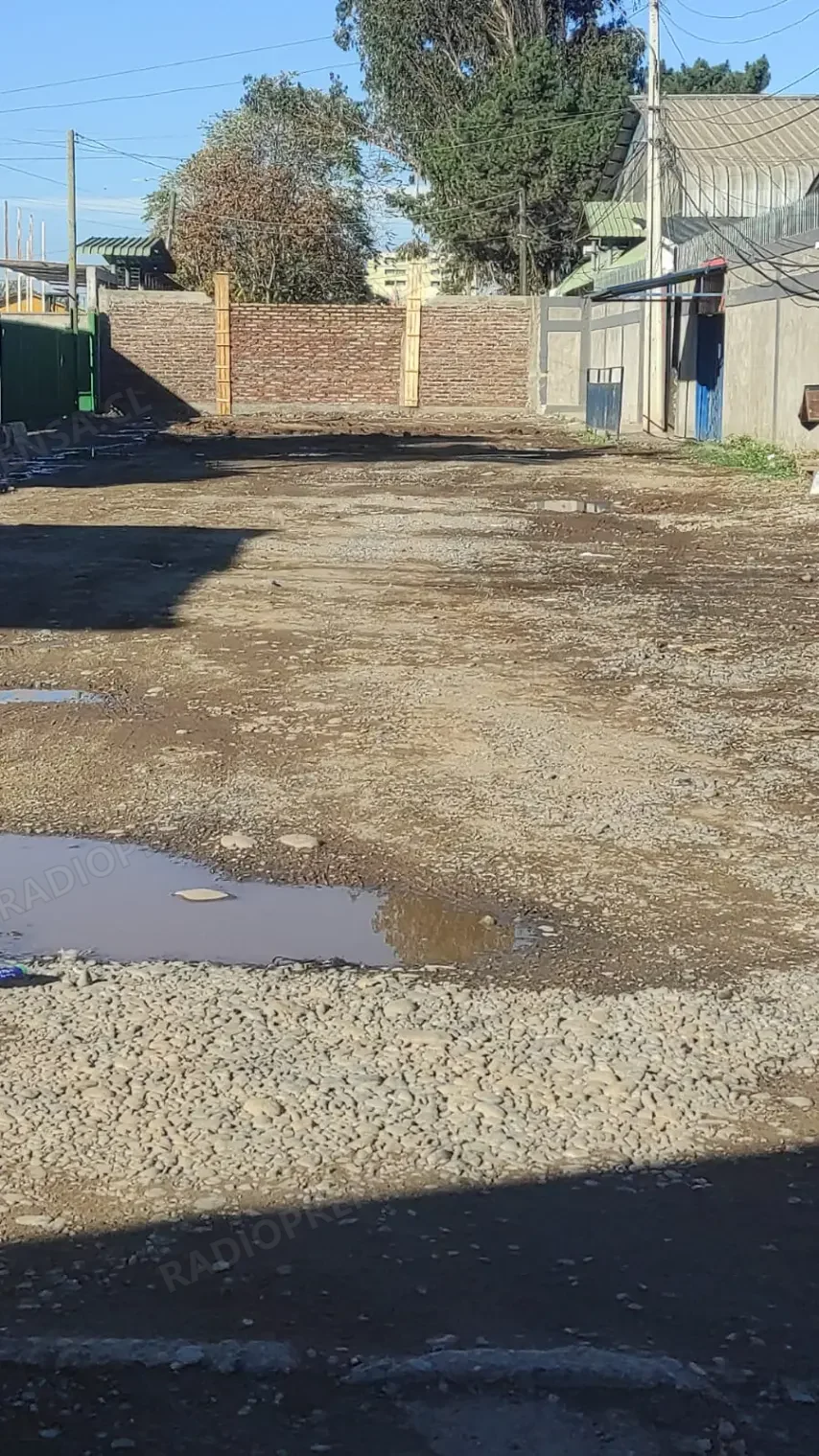 Vecinos de Villa Los Toros acusan cierre de paso histórico en prolongación de calle Ugalde