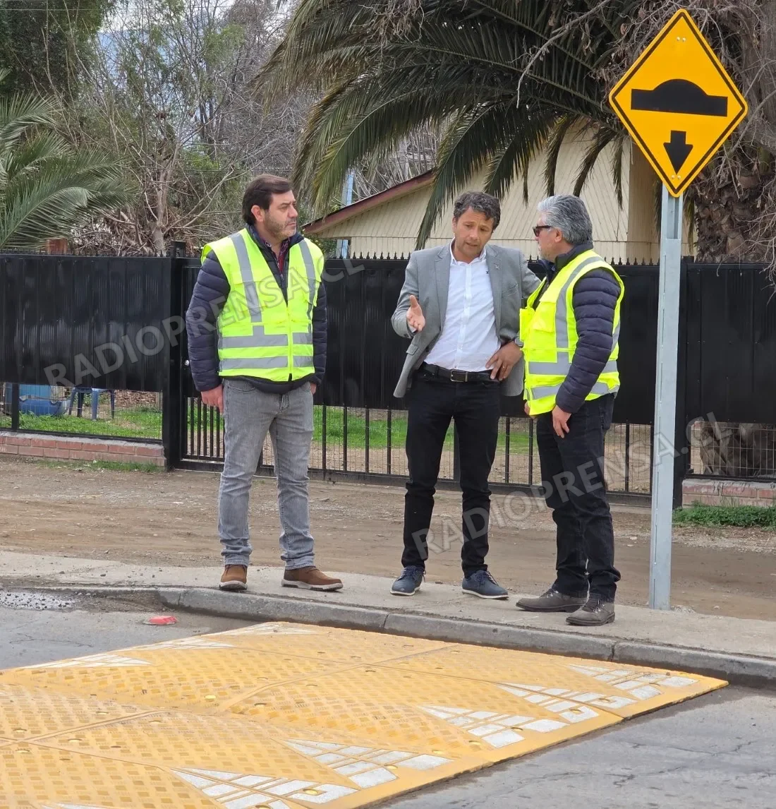 Instalan reductores de velocidad en acceso al camino El Toro de Curacaví