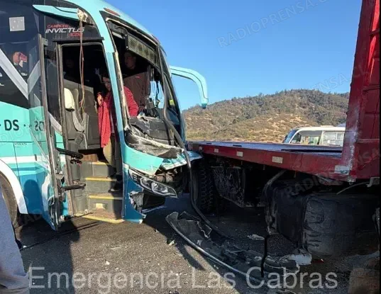Accidente entre bus y camión activa emergencia en Las Cabras