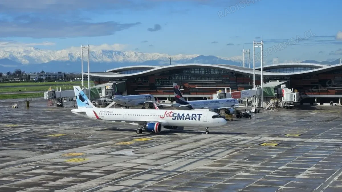 Investigan ingreso ilegal al aeropuerto de Santiago para realizar grafitis en aeronave