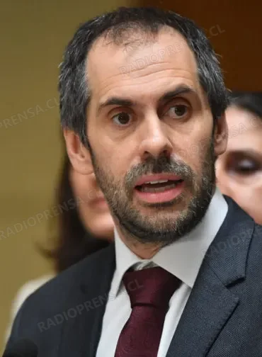 Exministros y 52 economistas respaldan a Nicolás Grau ante acusación constitucional