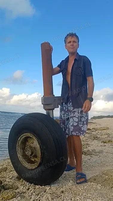 Encuentran restos que podrían pertenecer al avión de la tragedia de Juan Fernández