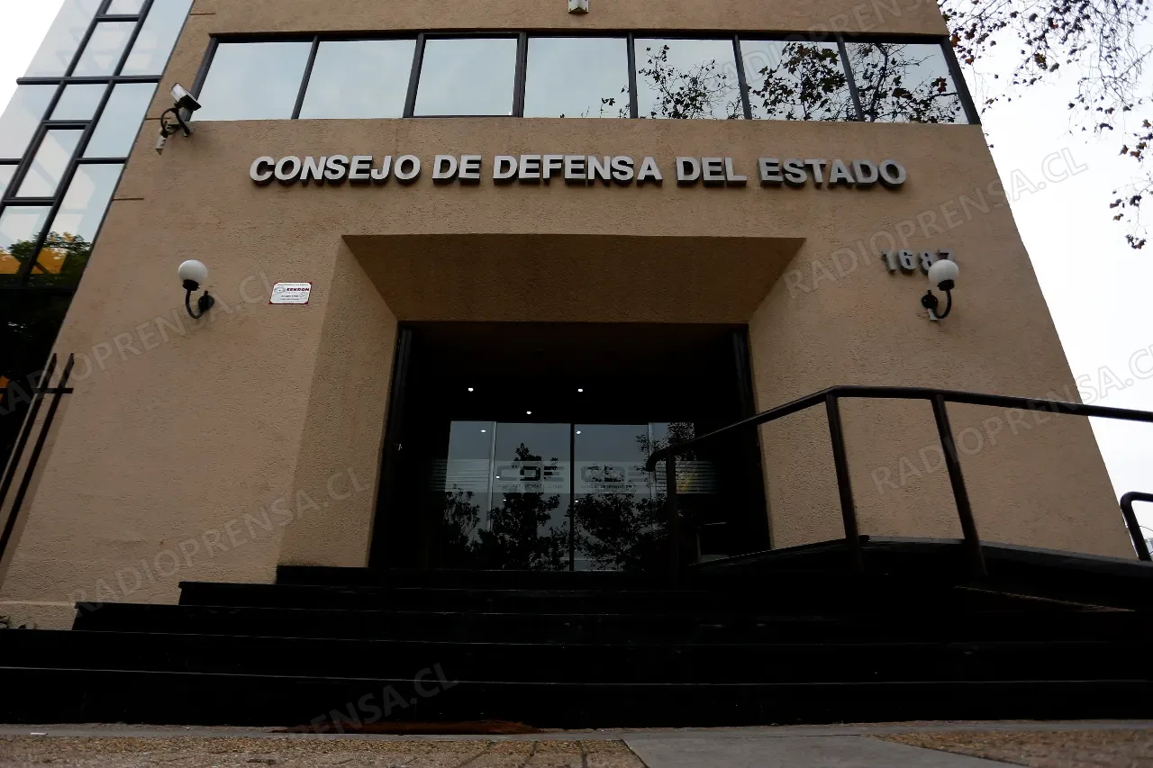 37 funcionarios del CDE superaron sueldo presidencial durante abril