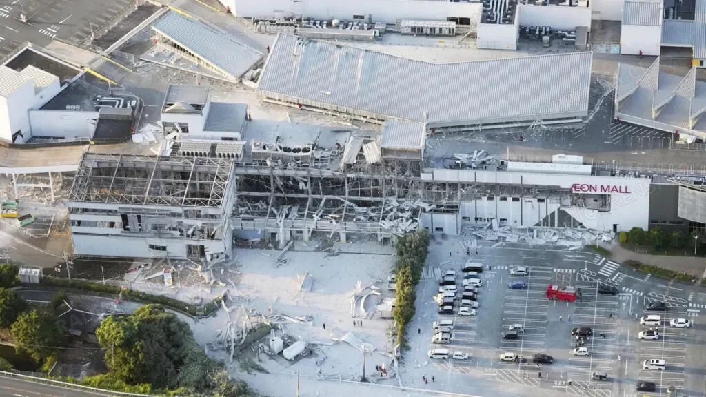 Terremoto de magnitud 7,1 remece el sur de Japón y provoca derrumbe de centro comercial