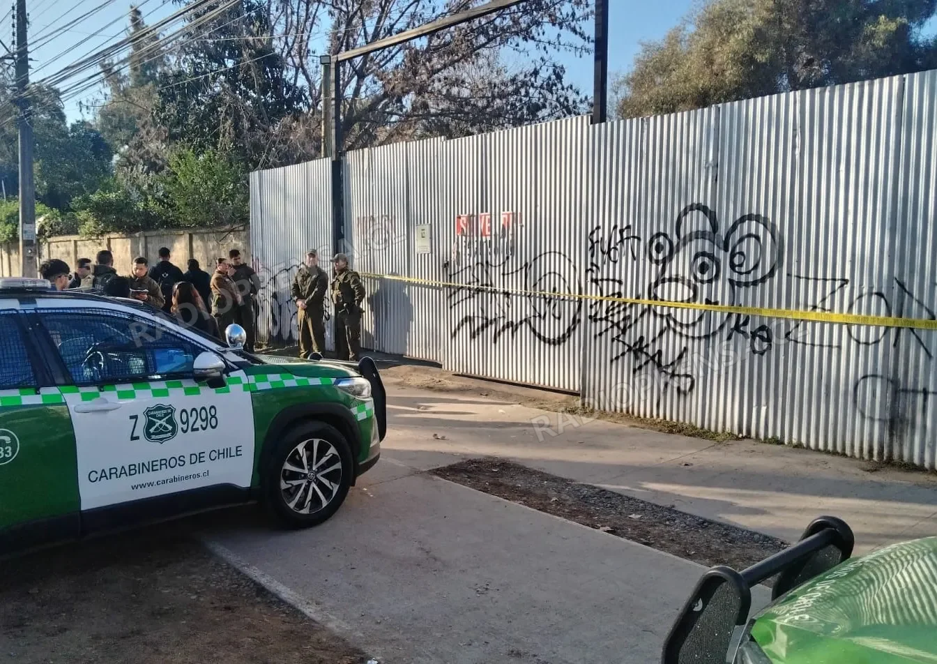 Joven de 17 años muere tras recibir impactos balísticos en robo a taller mecánico de Vicuña Mackenna