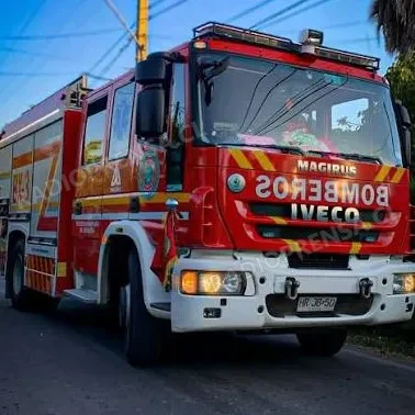 Incendio destruye vivienda y deja otra con daños en Talagante