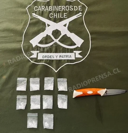 Detienen a sujeto por violación de morada, porte de arma y drogas en Curacaví