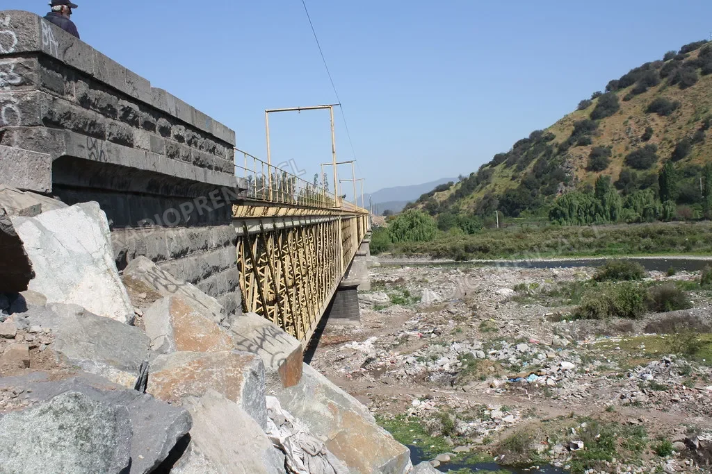 Menor de 14 años resulta lesionada tras caer desde puente ferroviario en El Monte