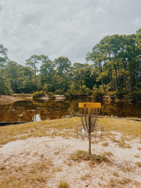 Sunset Park FL disc golf course in Gulf Breeze, Florida