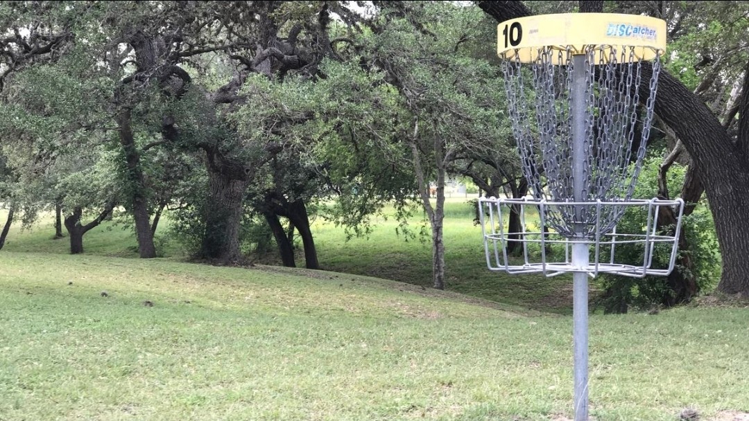 Veterans Memorial Park disc golf course in Beeville, TX