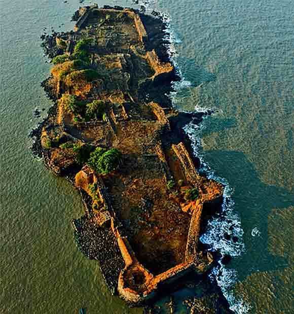 Underi Sea Fort (Jaidurg) in Alibag, Raigad