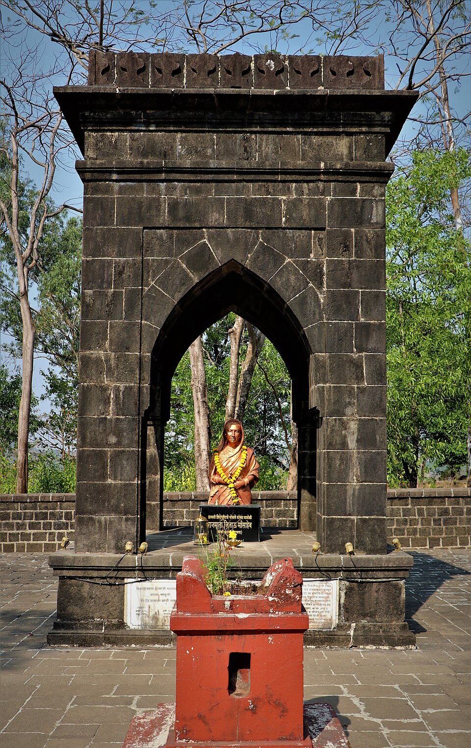 Jijamata Samadhi in Mahad, Raigad