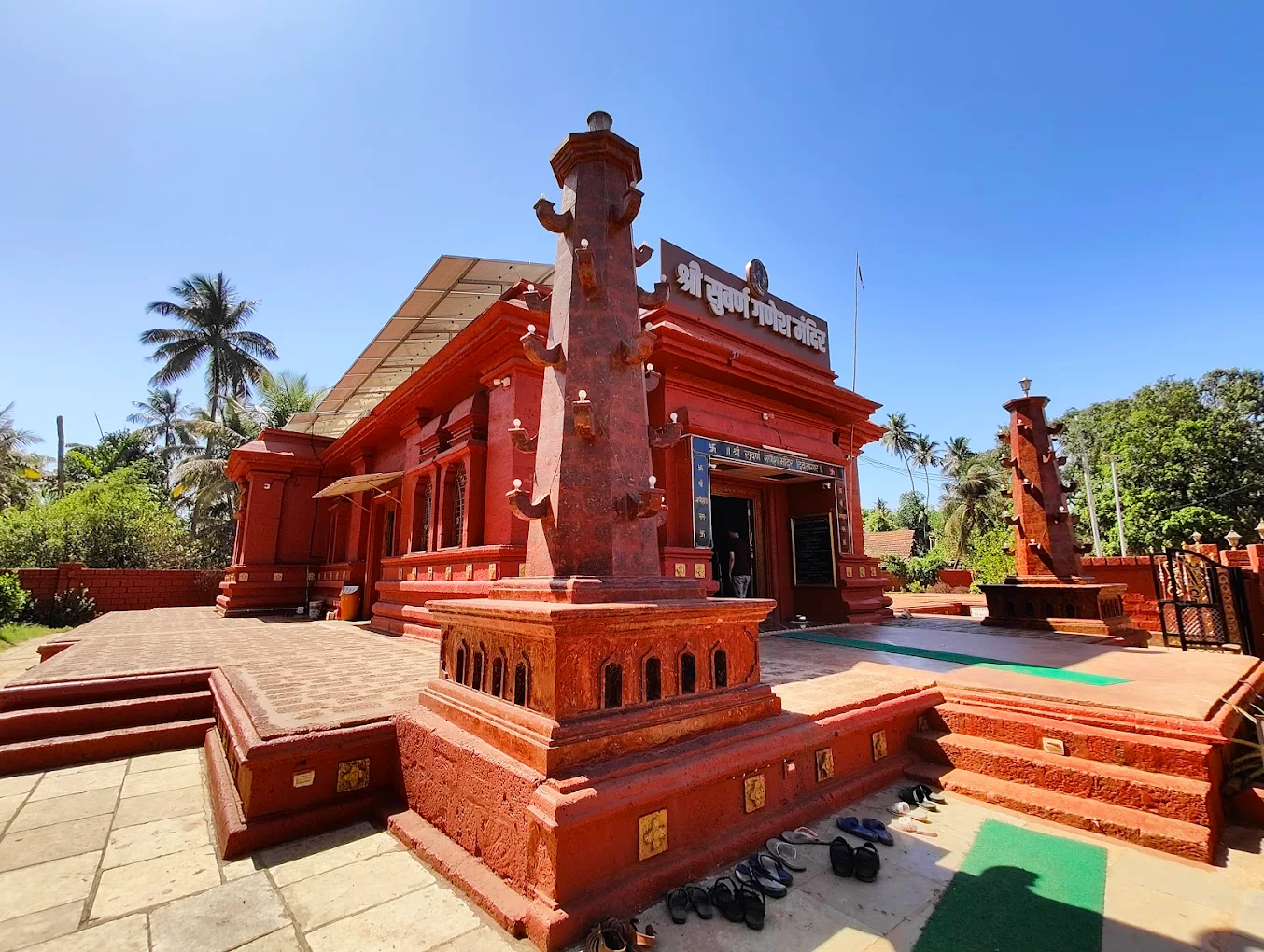 Suvarna Ganesh Mandir — Temples in Shrivardhan, Raigad