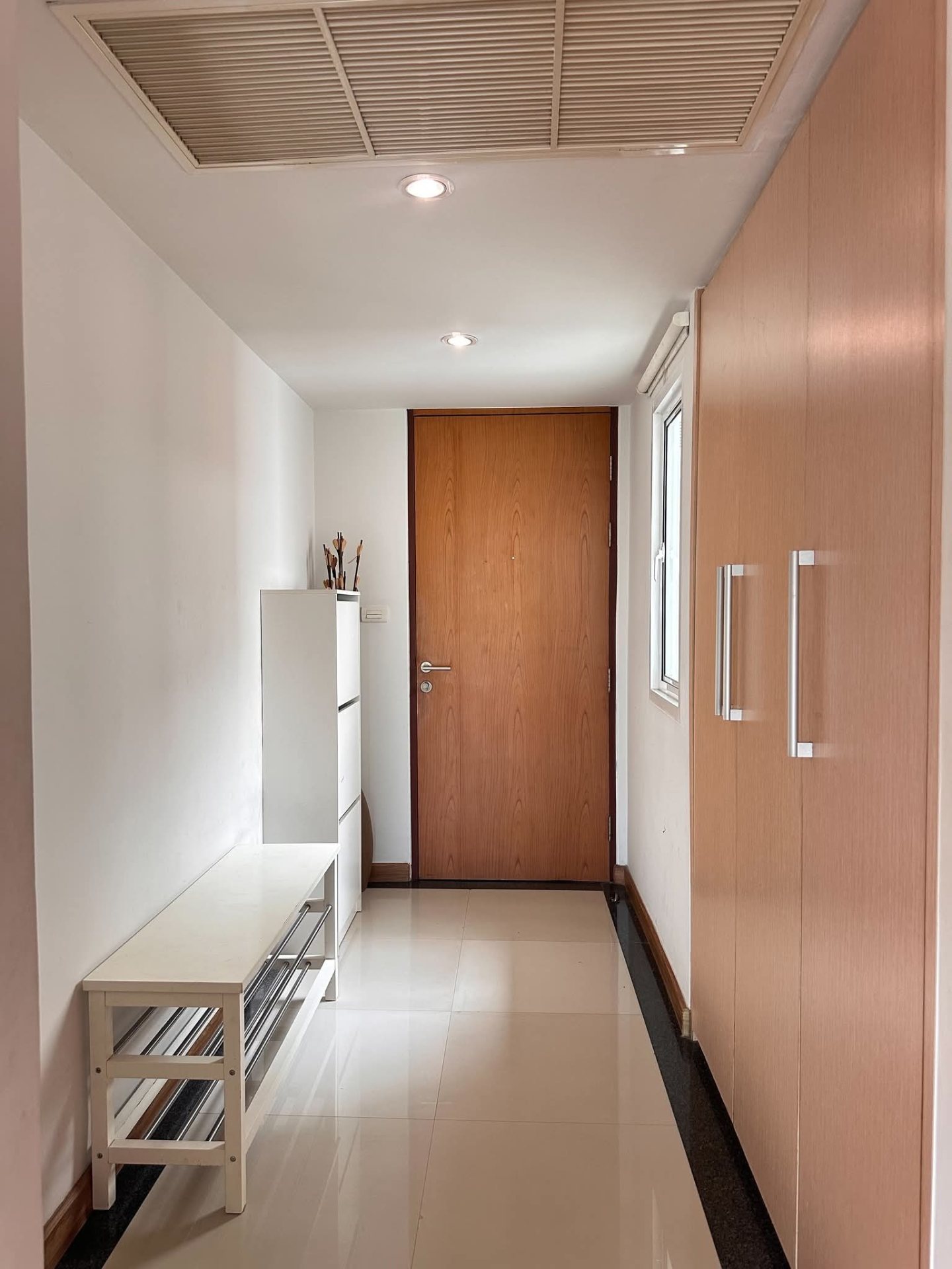 Condo for Rent: Residence 52
