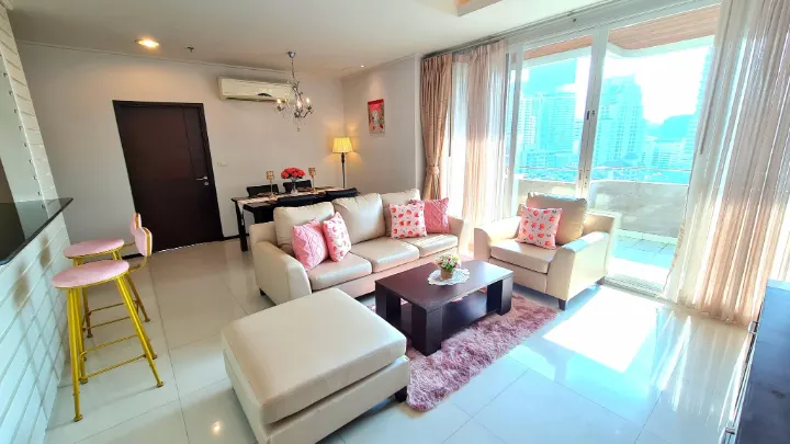 Piyathip Place Serviced Apartment