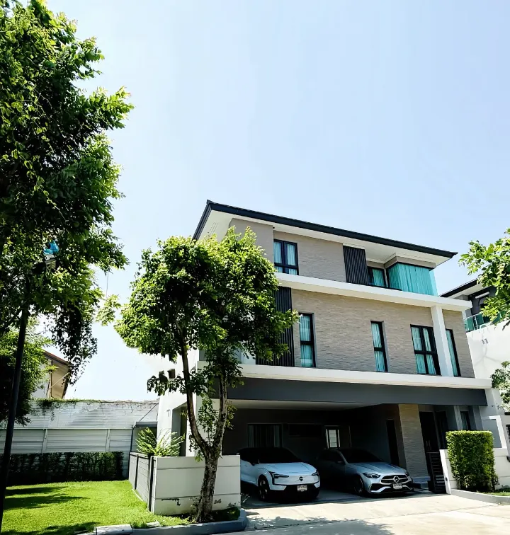 The City Ekkamai-Ladprao